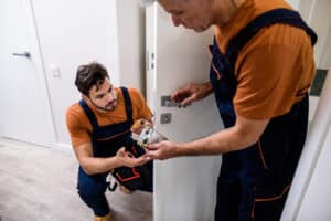 How to Choose a Trustworthy Locksmith in Washington DC (Avoid Scams)
